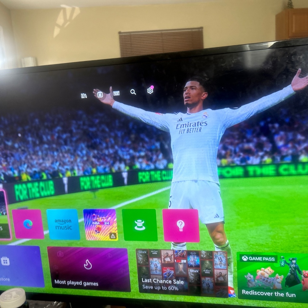 Xbox OneS - Picture 6 of 7